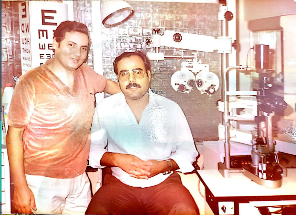 1980, Till this day, we don't know who that guy is. Lets call him Uncle Tom (the one standing)