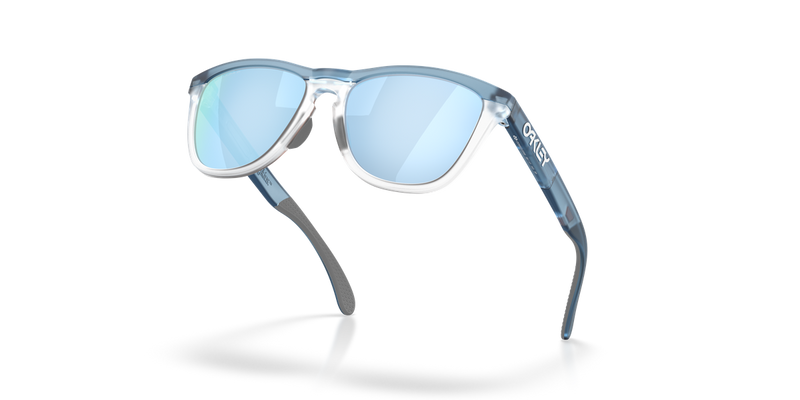 Oakley FROGSKINS RANGE XL in Transparent Stonewash/Clear / Prizm Deep Water Polarized (950303) - Alternate View