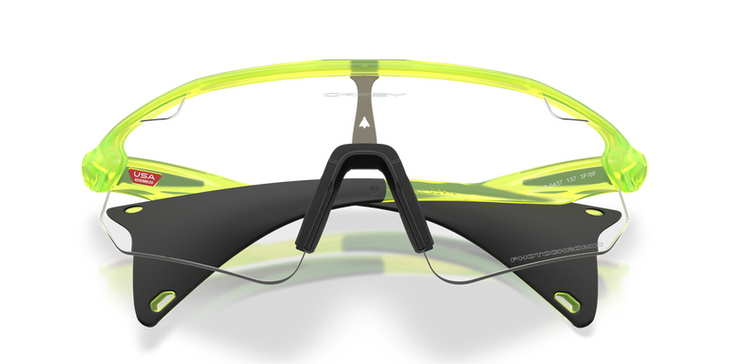 Oakley STUNT DEVIL A in Matte Uranium / Clear to Black Iridium Photochromic (952504) - Alternate View
