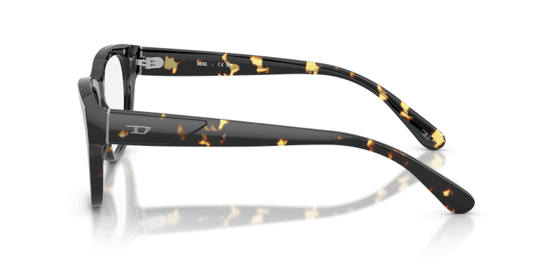 Diesel DL4001 in Havana (2017) - Alternate View